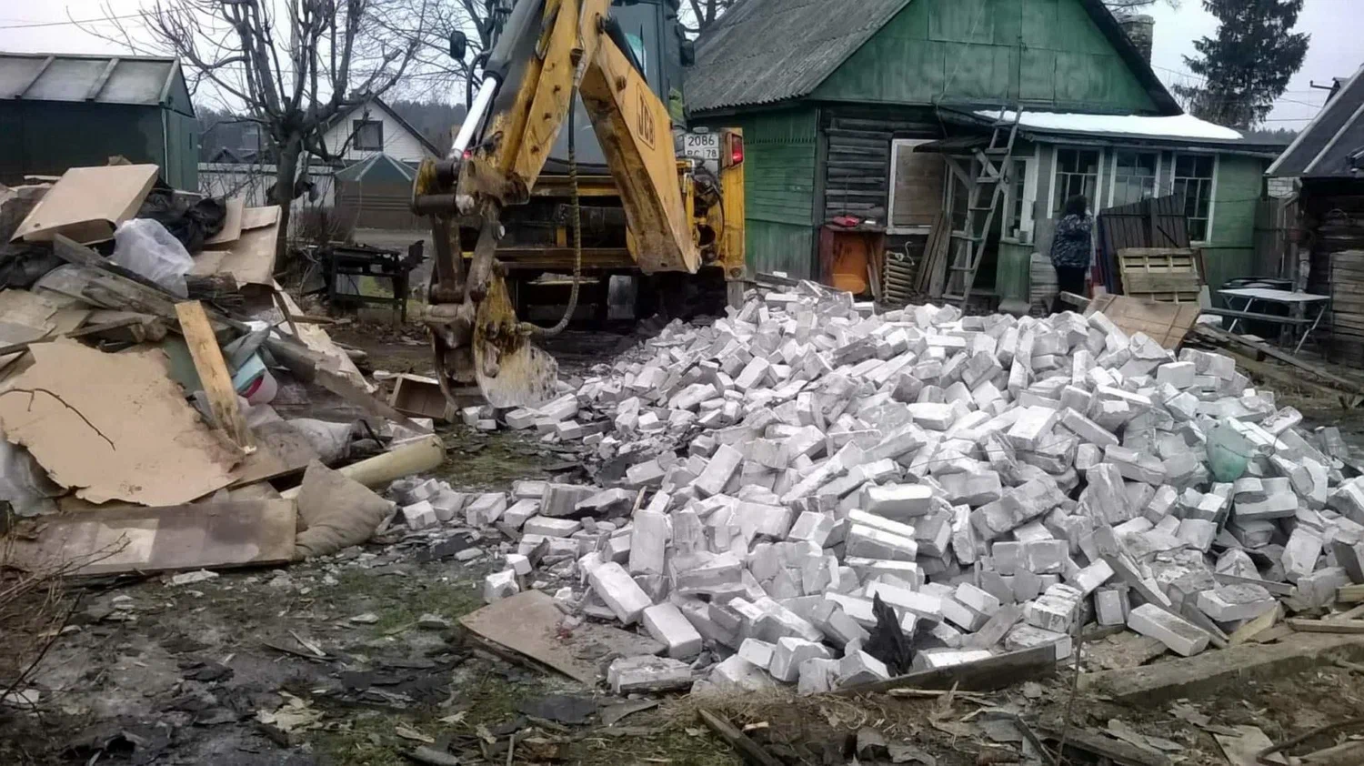 Вывоз мусора после сноса здания в Владикавказе от ПроМусор – цена от 5154 руб., утилизация и уборка стройотходов