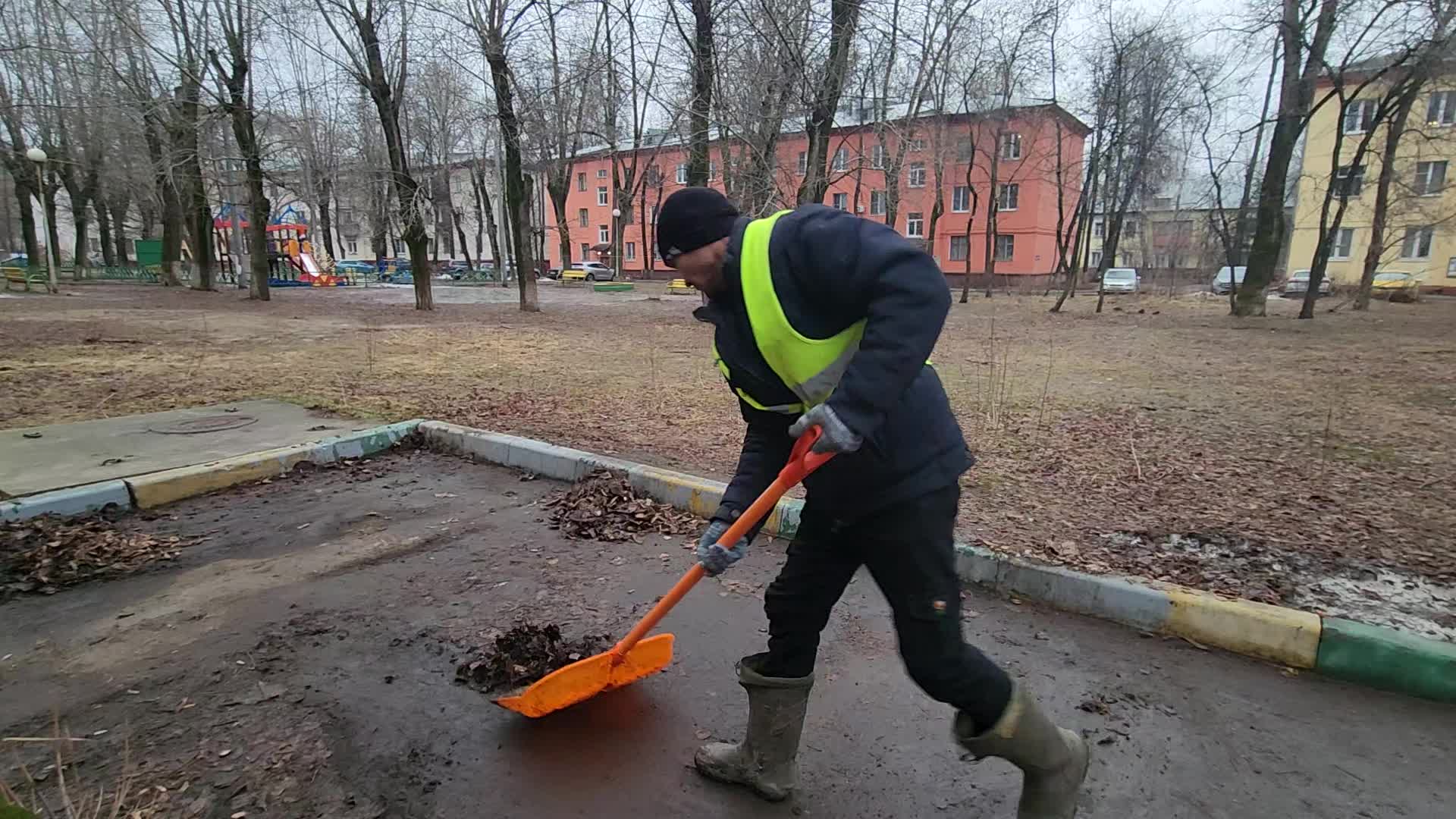 Уборка территорий в Владикавказе в октябре
